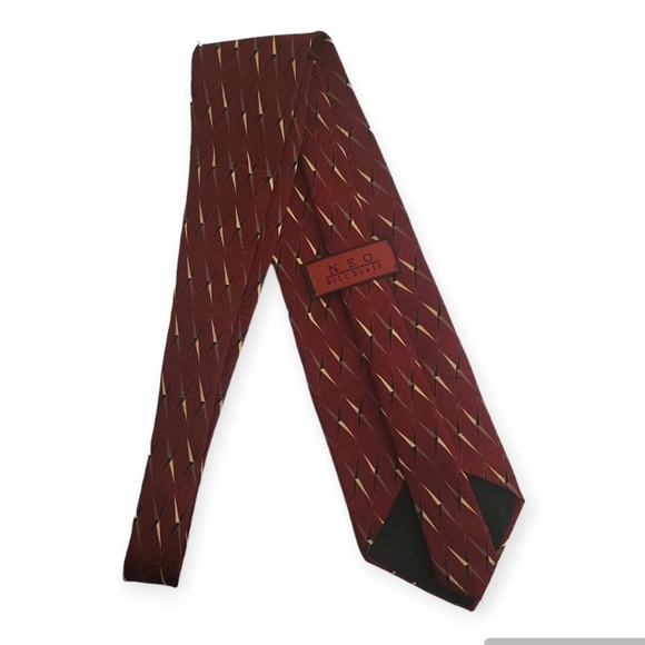 Bill Blass Cranberry Red Diamond Pattern Silk Tie - Picture 3 of 5